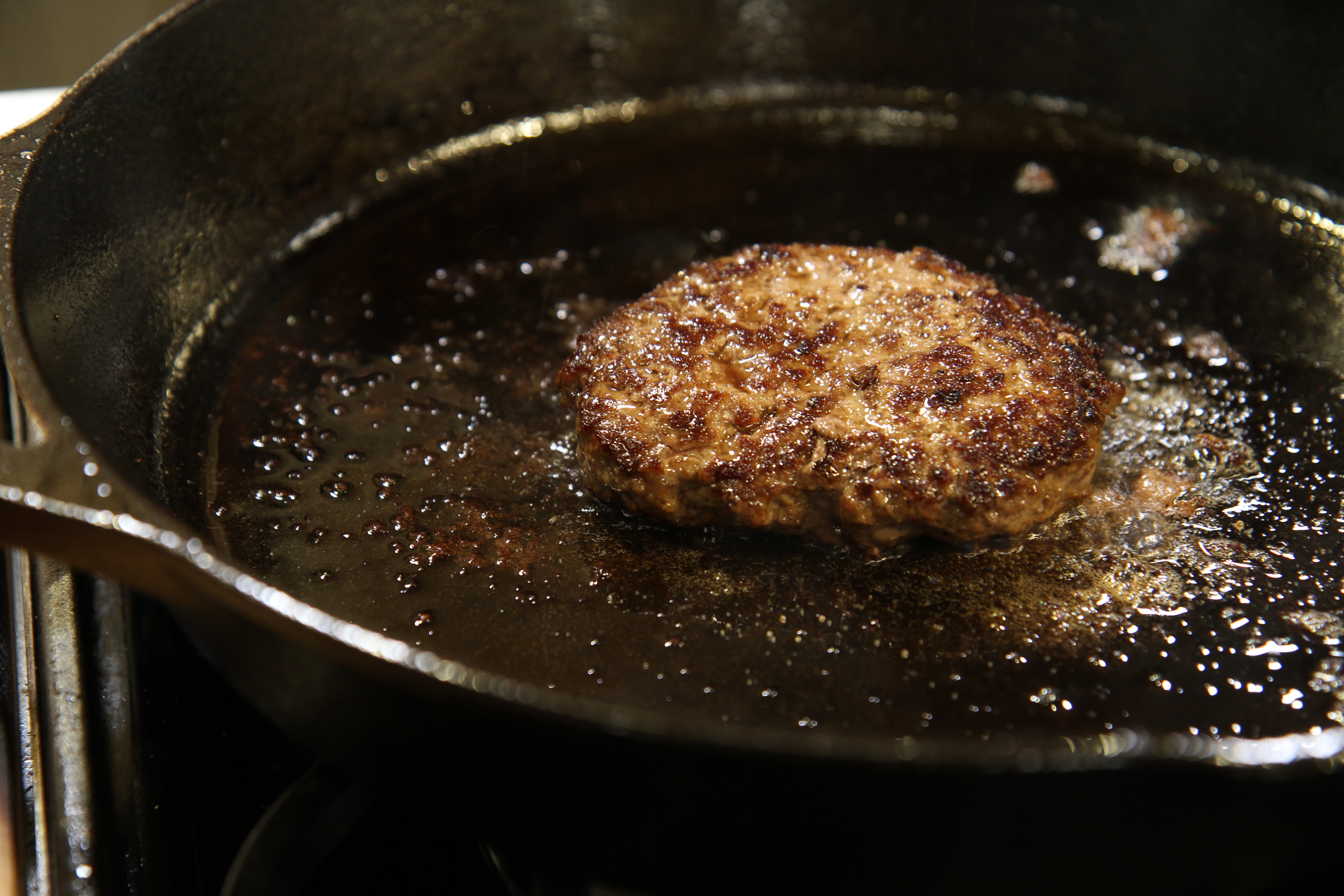 Cooing burger on cast iron pan