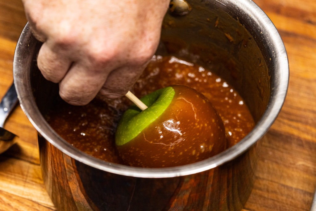 Dipping apples in caramel