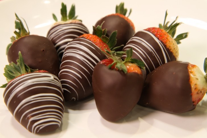 Valentineâs Day Chocolate Dipped Strawberries