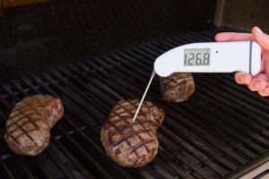 https://blog.thermoworks.com/wp-content/uploads/2016/06/temping_steaks_2016-1-of-23-300x200.jpg