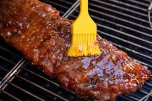 Glazing ribs with sauce