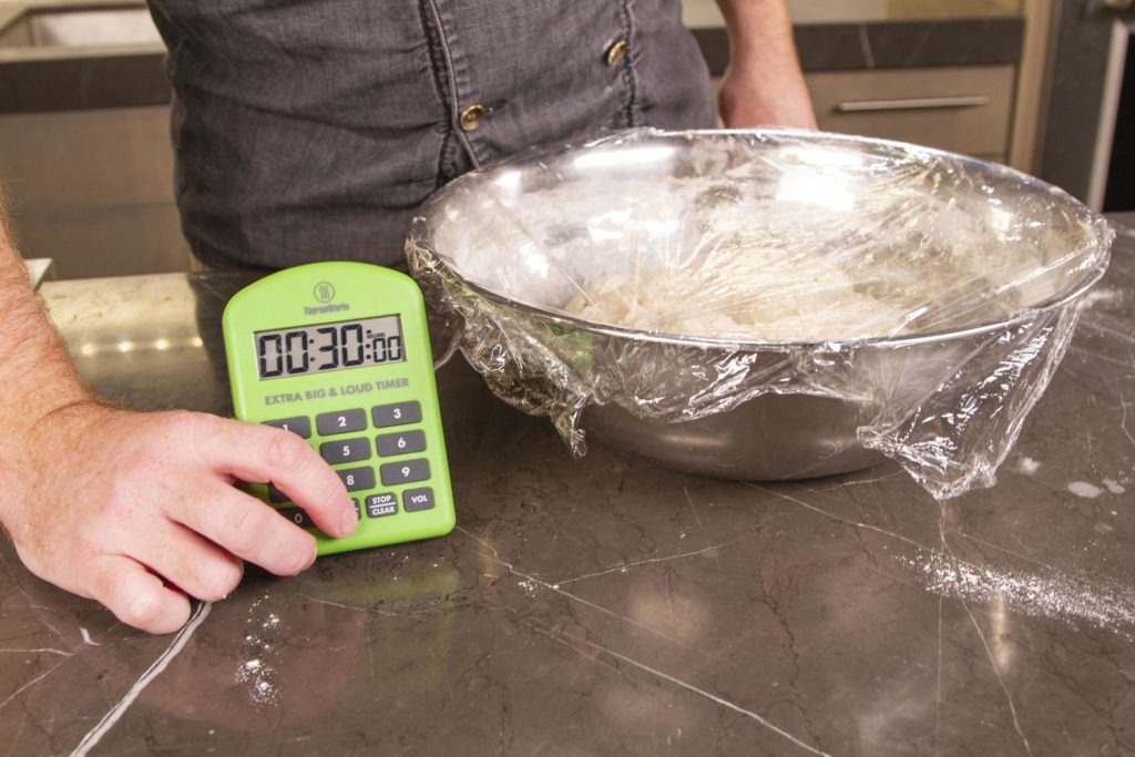 Let the dough rest for 30 minutes between foldings.
