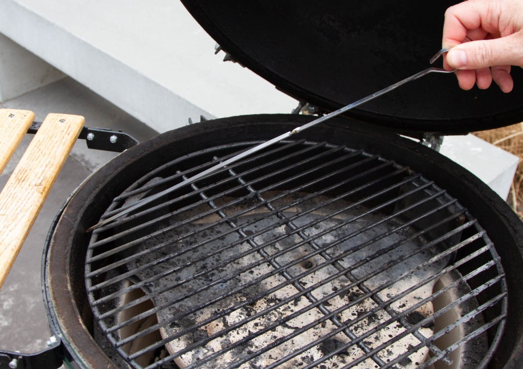 Use skewers that are long enough to wedge into the side of the grill form the top hole.