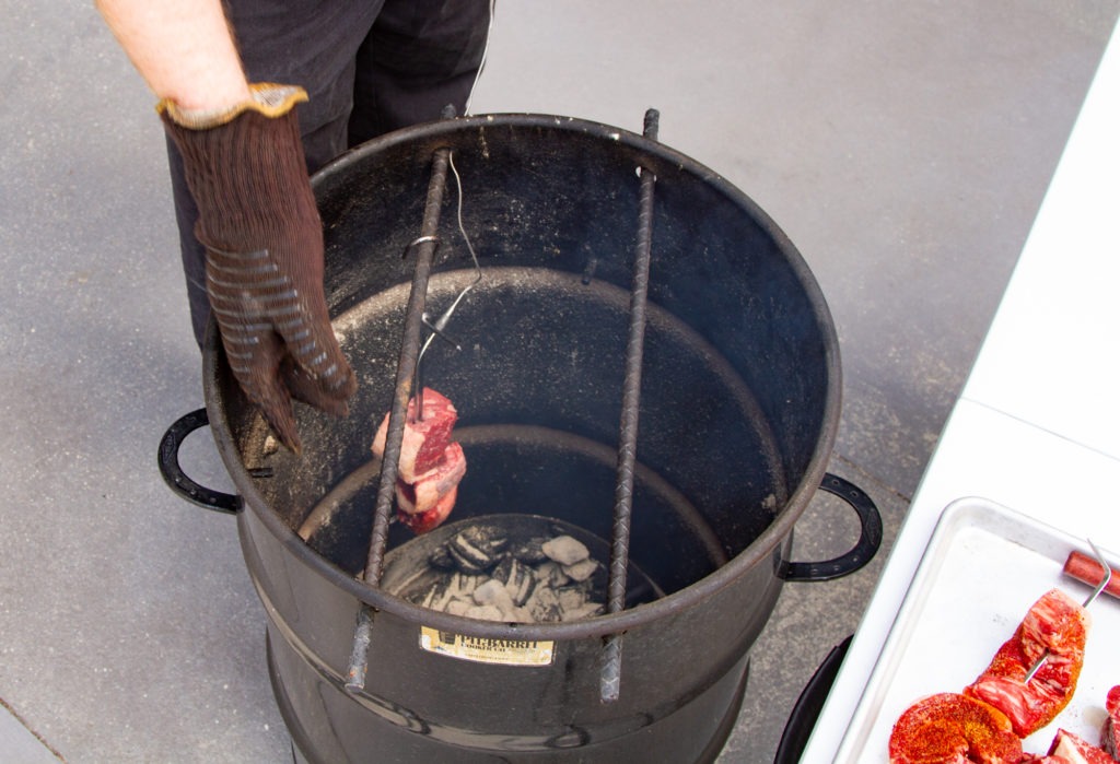 A barrel cooker for picanha