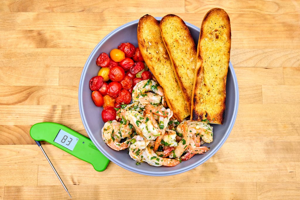 Grilled shrimp with toasts