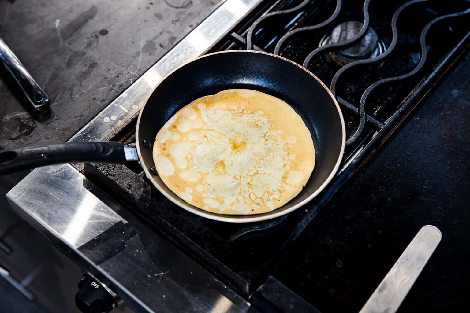 How to make crêpes, including pan temperature