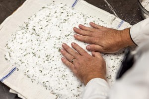 smoothing the herb salt