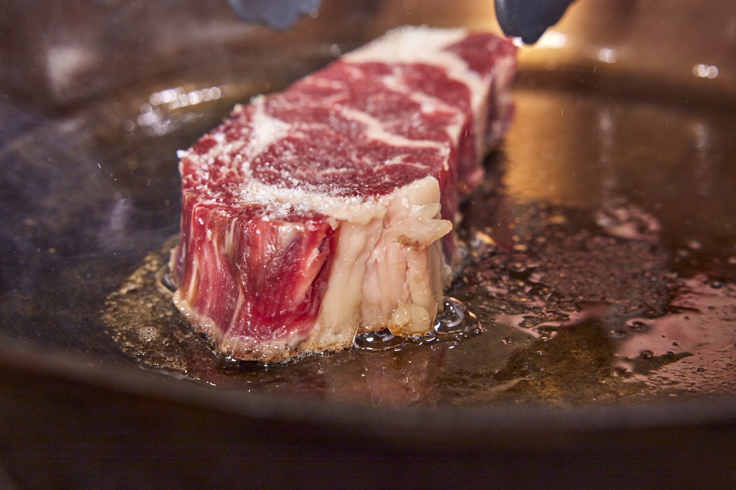 Steak in the pan, raw