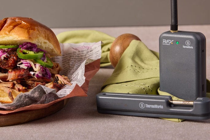 Pulled pork sandwich with RFX thermometer system