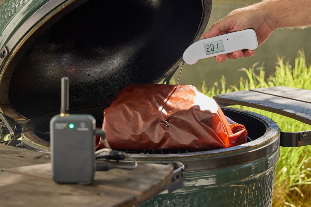 Temping the ribs with Thermapen ONE