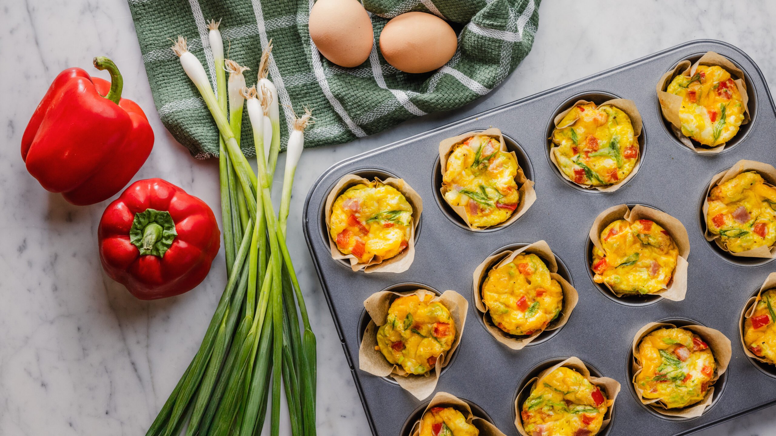 Muffin-tin frittatas with ingredients
