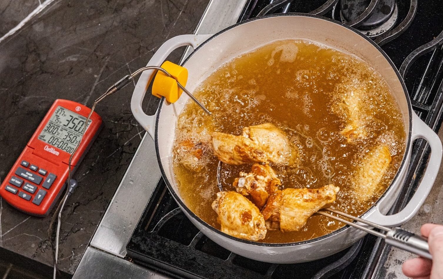 What Temperature to Fry Chicken Wings